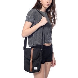 HERSCHEL SUPPLY CO. Kingsgate Black 4L Bag